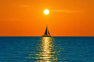 Sailboat sunset Sailing boat silhouette Ocean sunset scene Stickdatei